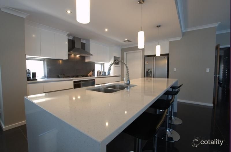 3 Podman Loop, North Coogee, WA 6163