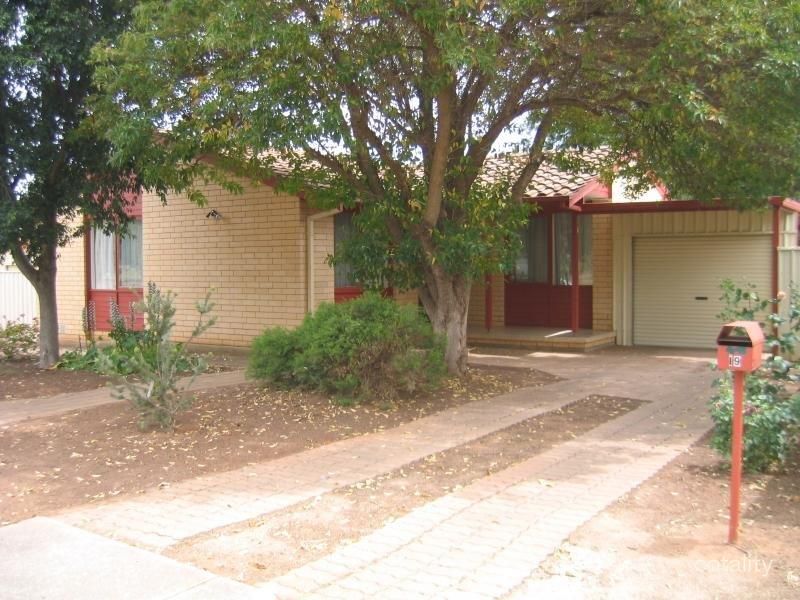 19 Linger Cres, Elizabeth Downs, SA 5113