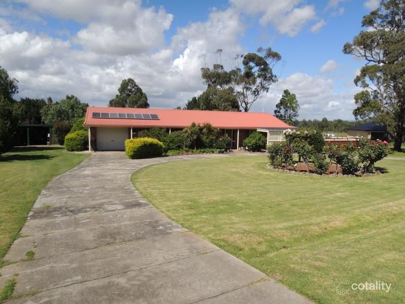 23 Racecourse Rd, Heyfield, VIC 3858