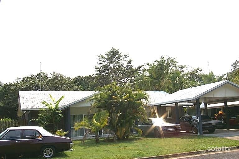 40 Callum St, Mooroobool, QLD 4870