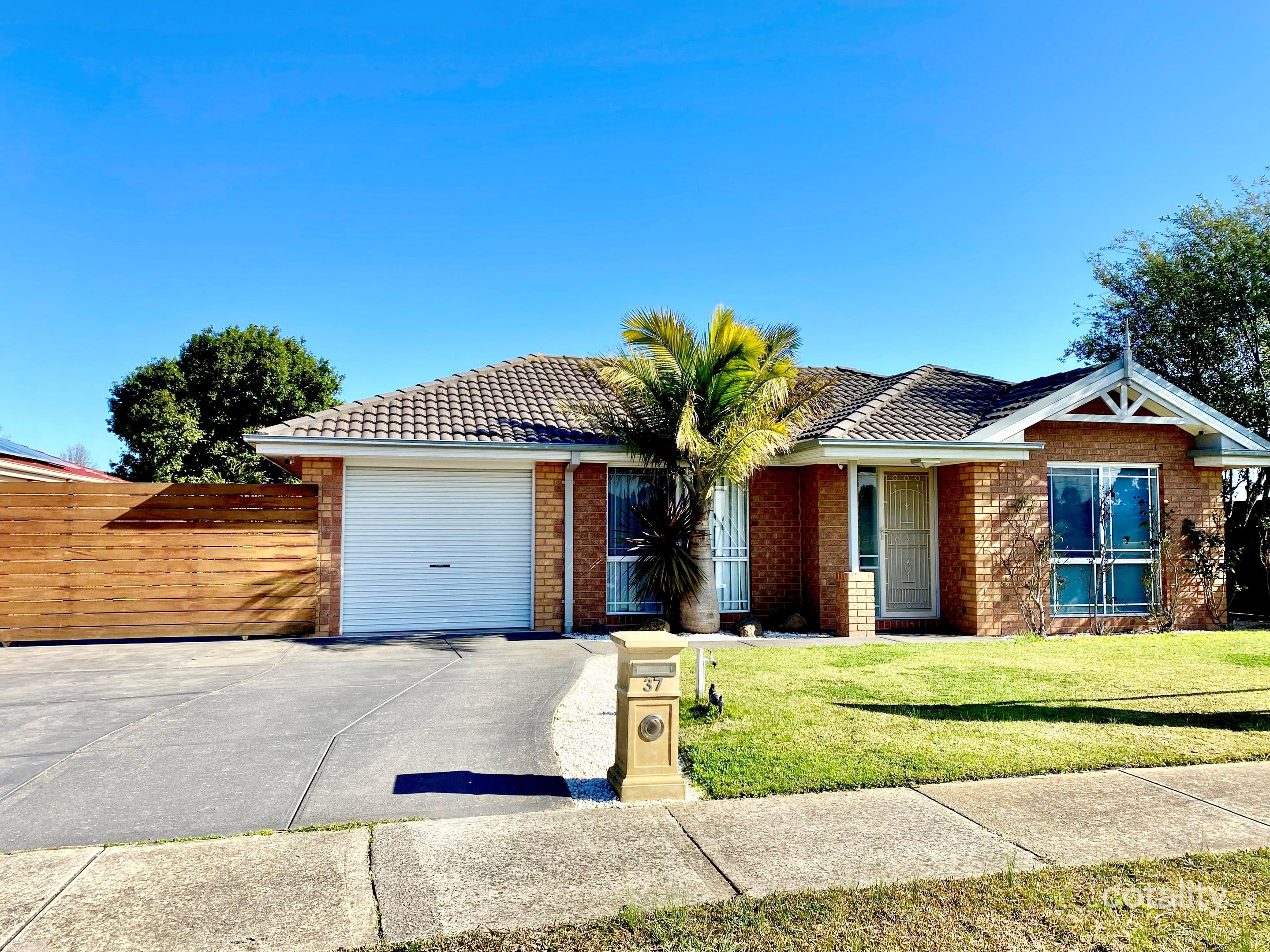 37 Geebung Rd, Cranbourne West, VIC 3977