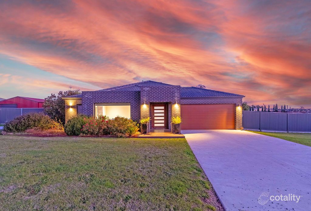 27 Diamond Dr, Cardigan Village, VIC 3352