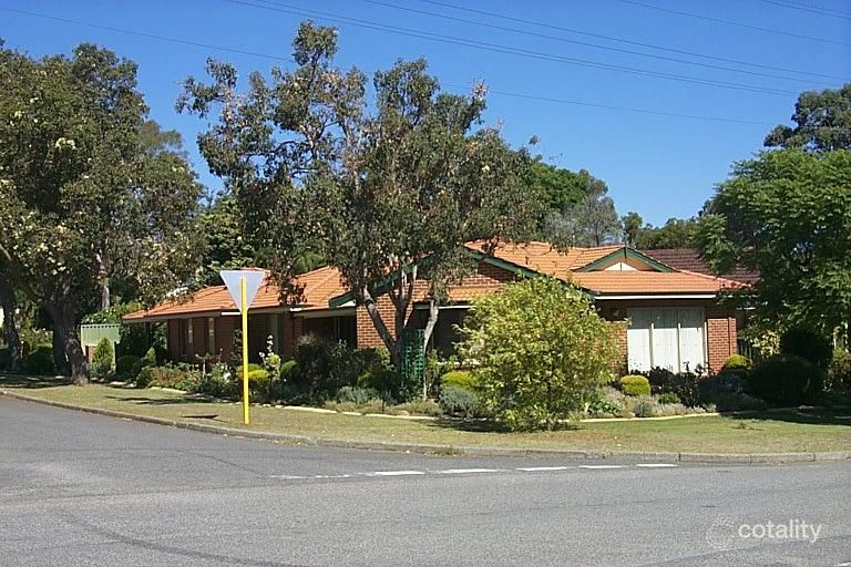 19 Knox Cres, Melville, WA 6156