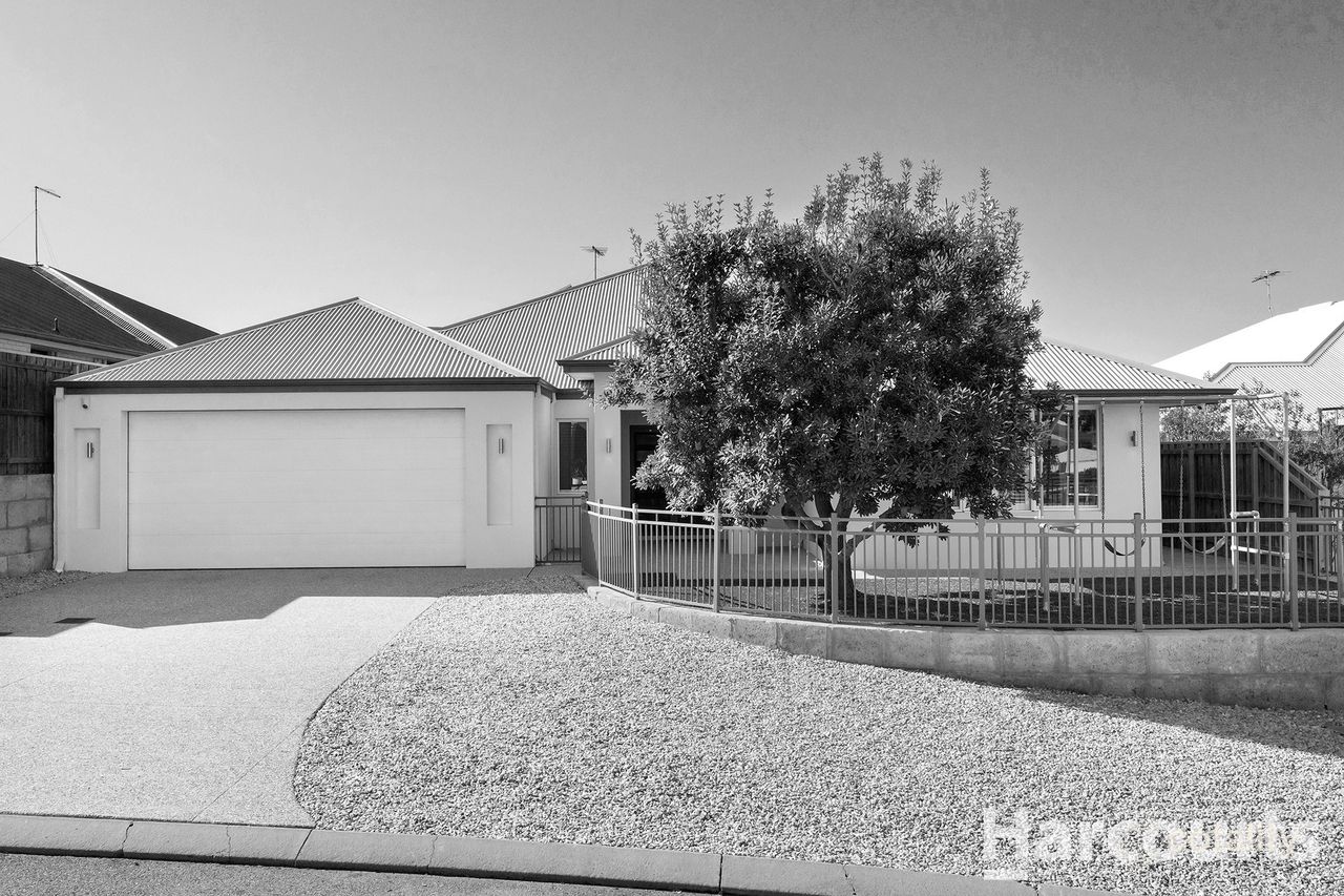 12 Lorea Loop, Halls Head, WA 6210