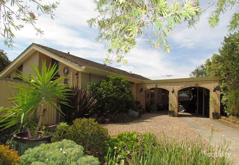 1 Dover Pl, Melton West, VIC 3337