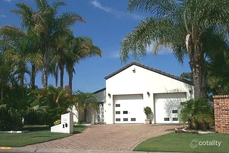 19 Pebble Beach Dr, Runaway Bay, QLD 4216