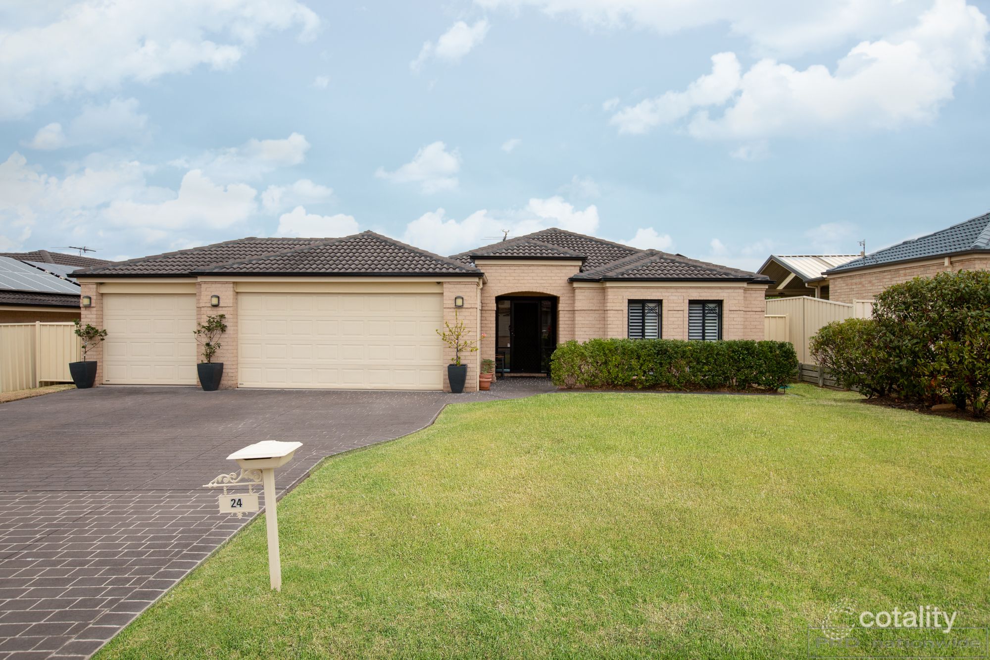 24 Drayton Cres, Thornton, NSW 2322