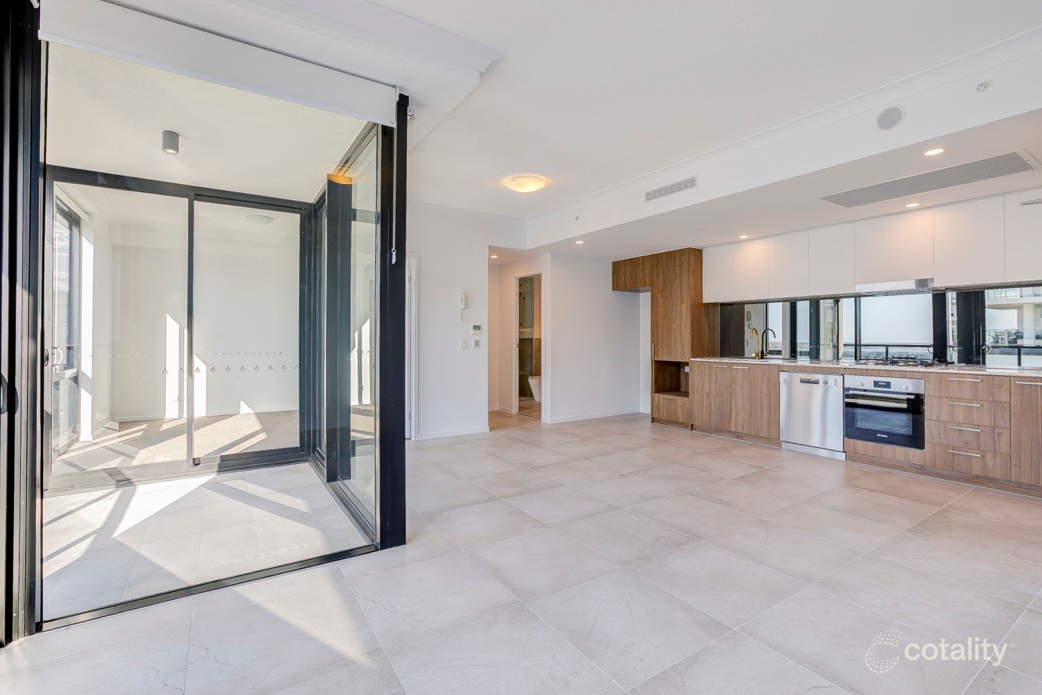 1109/372-374 Marine Pde, Labrador, QLD 4215