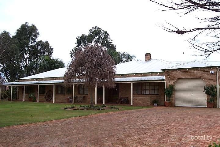 10 Maple Cres, Helena Valley, WA 6056