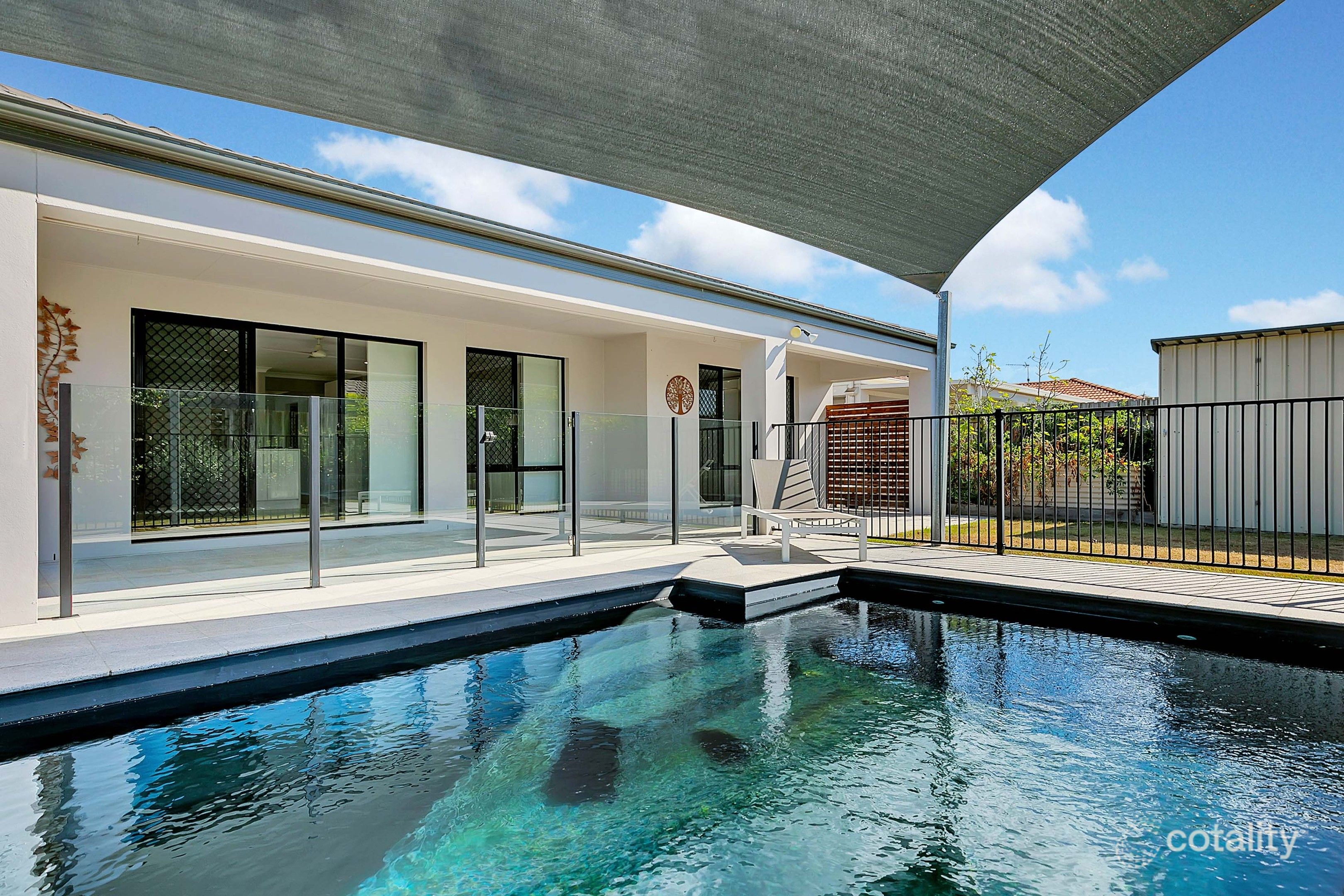 17 Earl St Vincent Cct, Eli Waters, QLD 4655