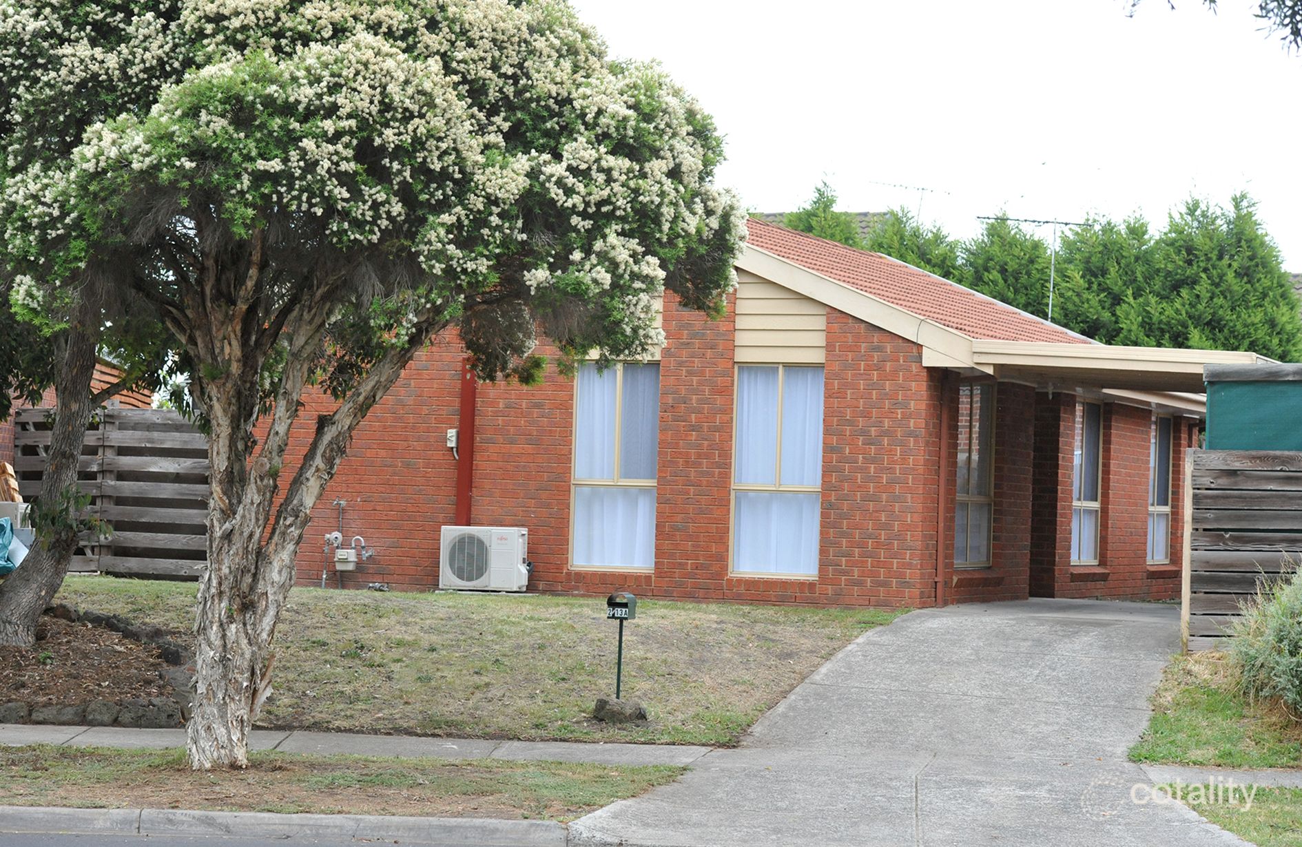 2/13a Pickworth Dr, Mill Park, VIC 3082