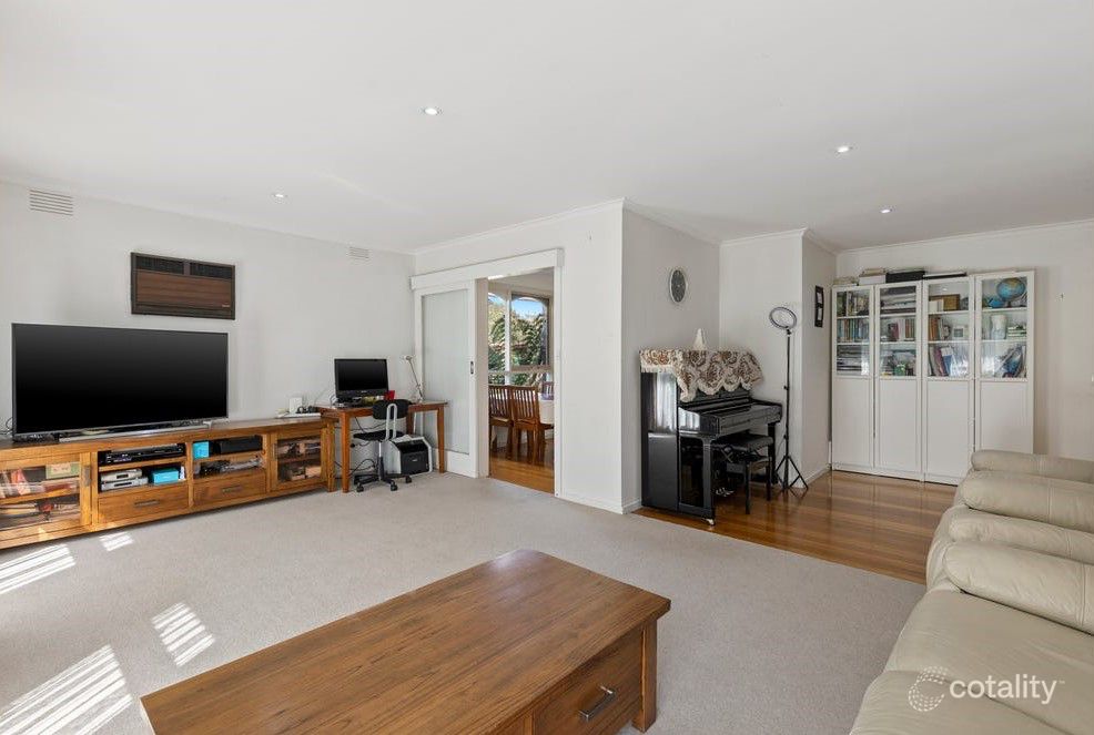 10 Highland Cres, Mooroolbark, VIC 3138