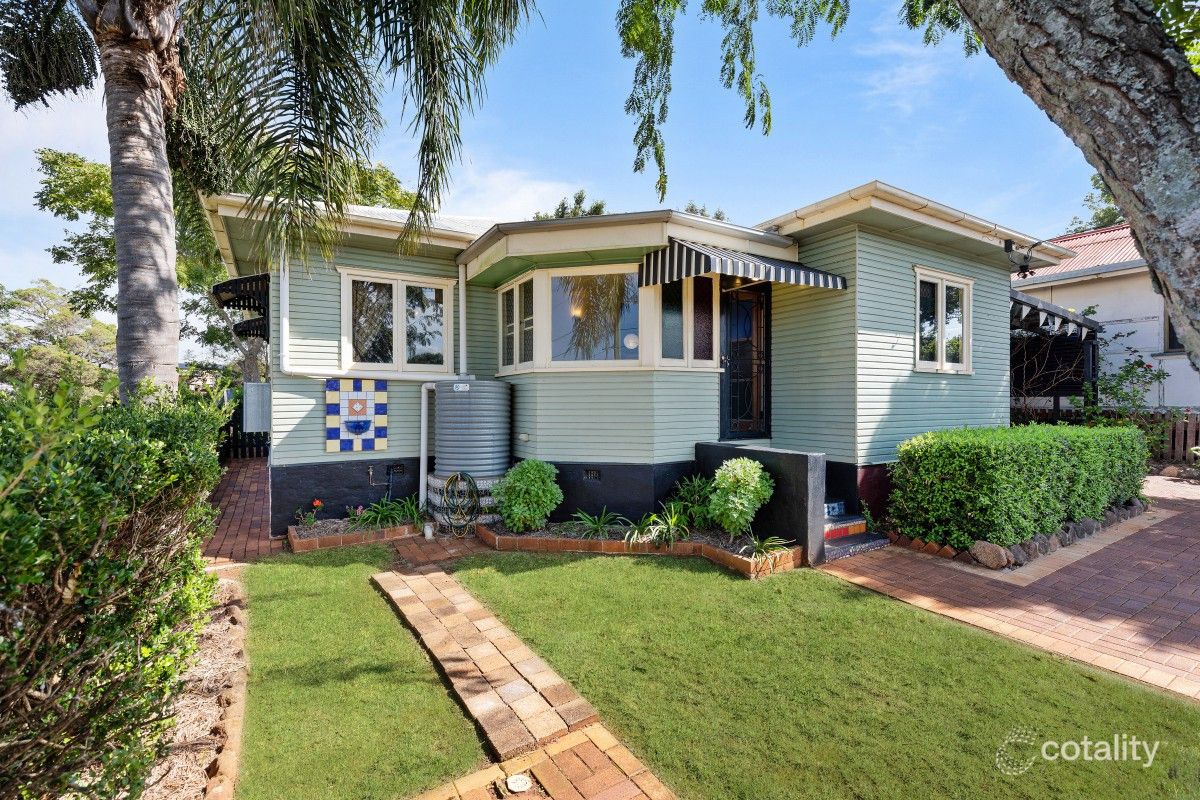 296 South St, Harristown, QLD 4350