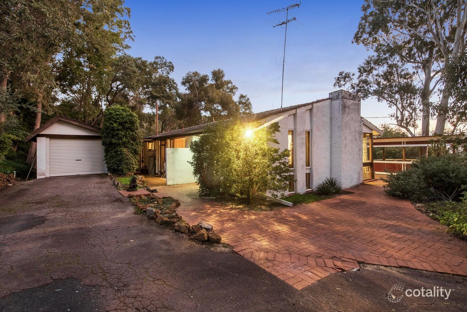 8 Balga Pl, Gooseberry Hill, WA 6076