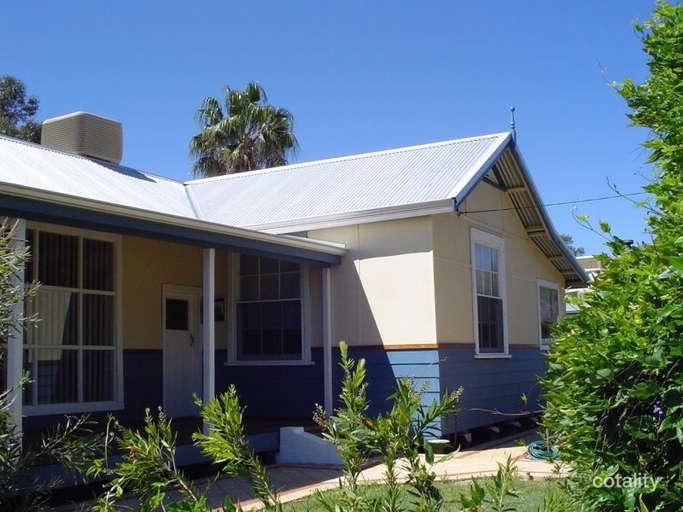 56 Coronation St, Merredin, WA 6415