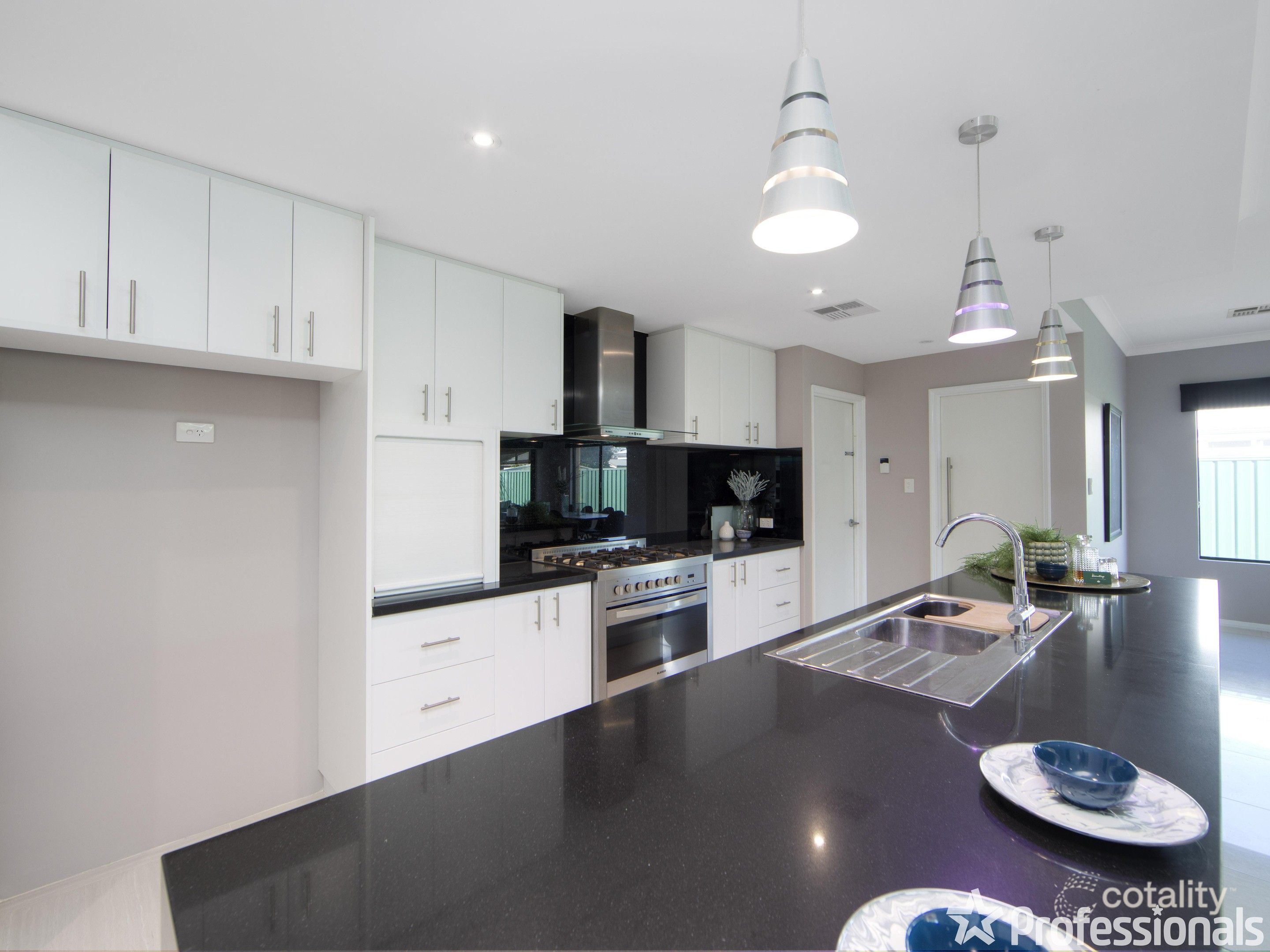 8 Tyler Mews, Forrestfield, WA 6058