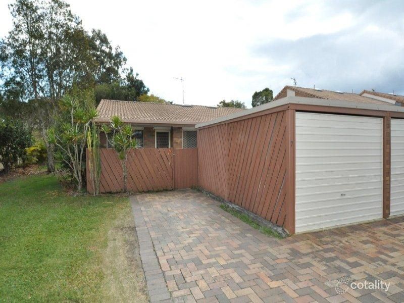 4/81 Olsen Ave, Labrador, QLD 4215