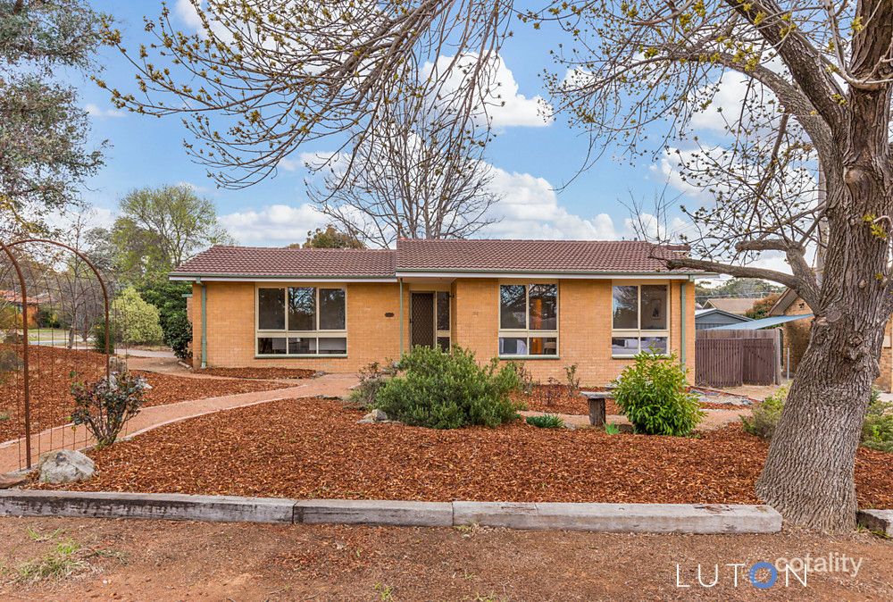 51 Lindrum Cres, Holt, ACT 2615