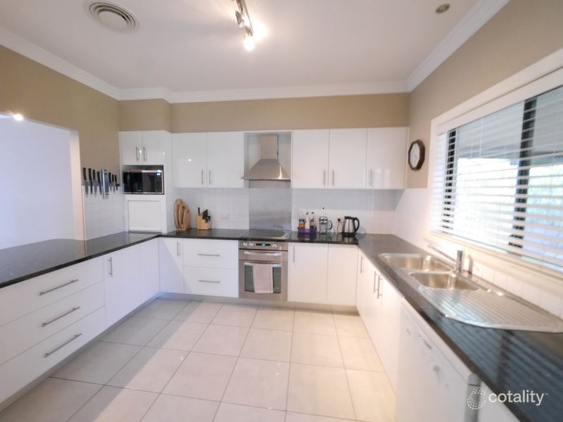 17 Preston St, Canowindra, NSW 2804