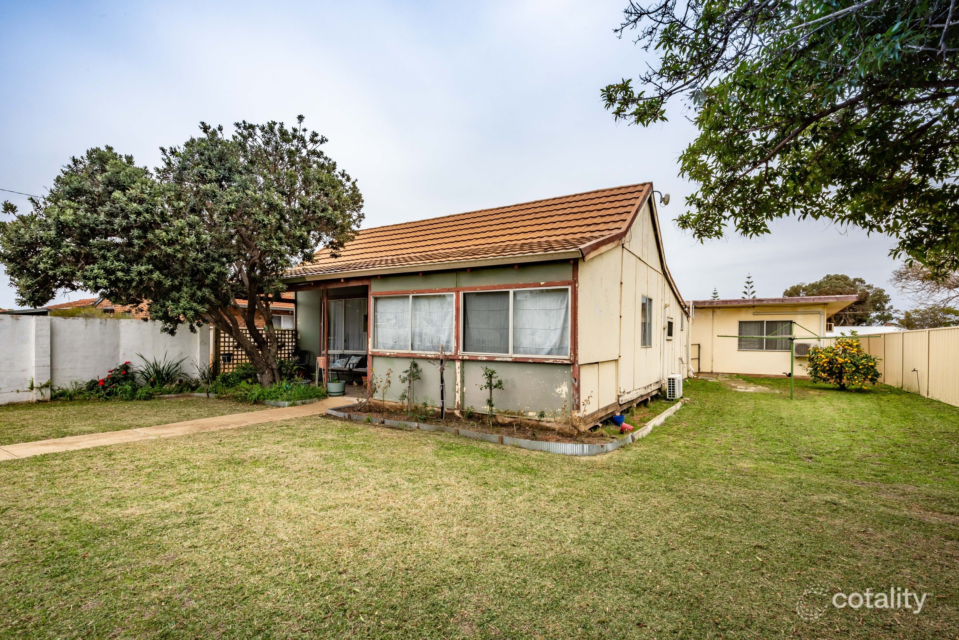 243 Third St, Wonthella, WA 6530