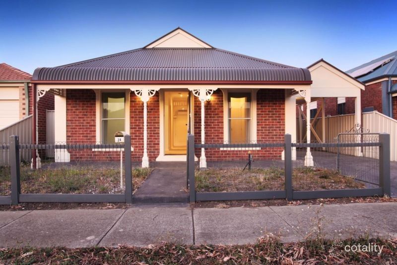28 Abbington Cres, Caroline Springs, VIC 3023