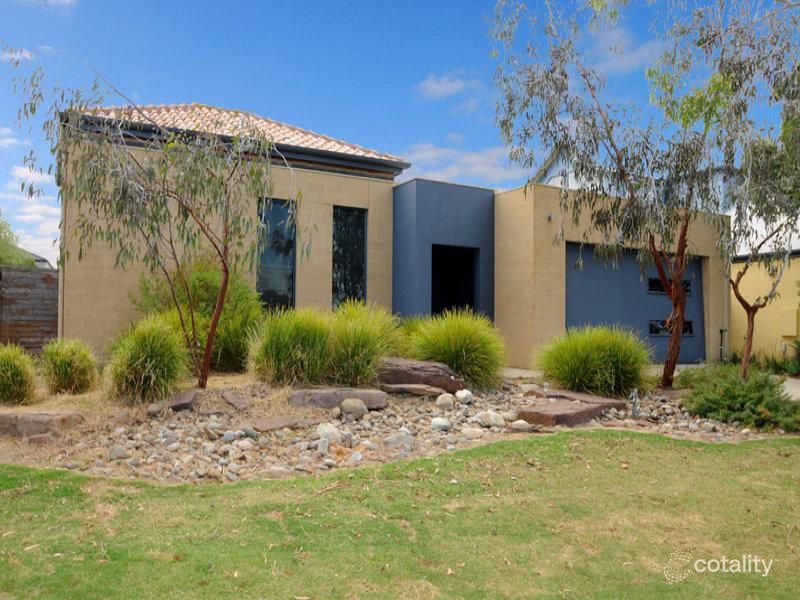 23 Waterside Dr, Waterways, VIC 3195