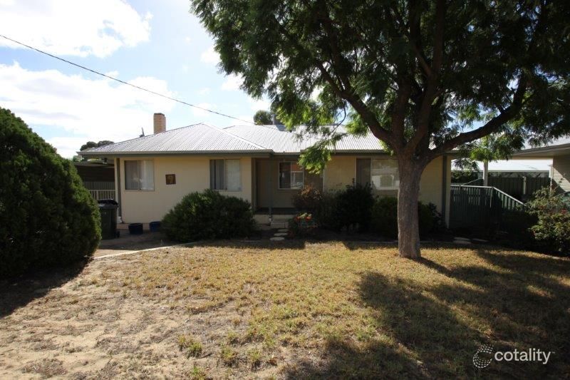 9 Boyd St, Merredin, WA 6415