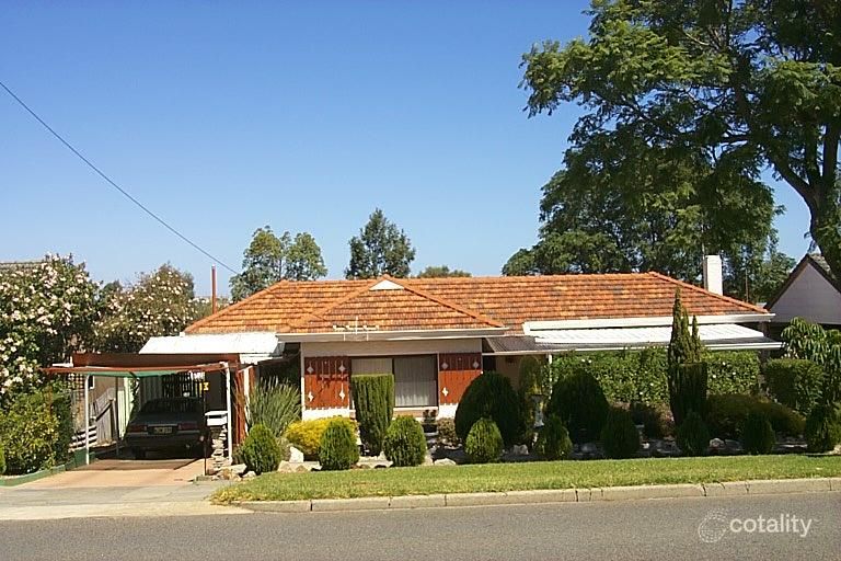 13 Redwood Cres, Melville, WA 6156