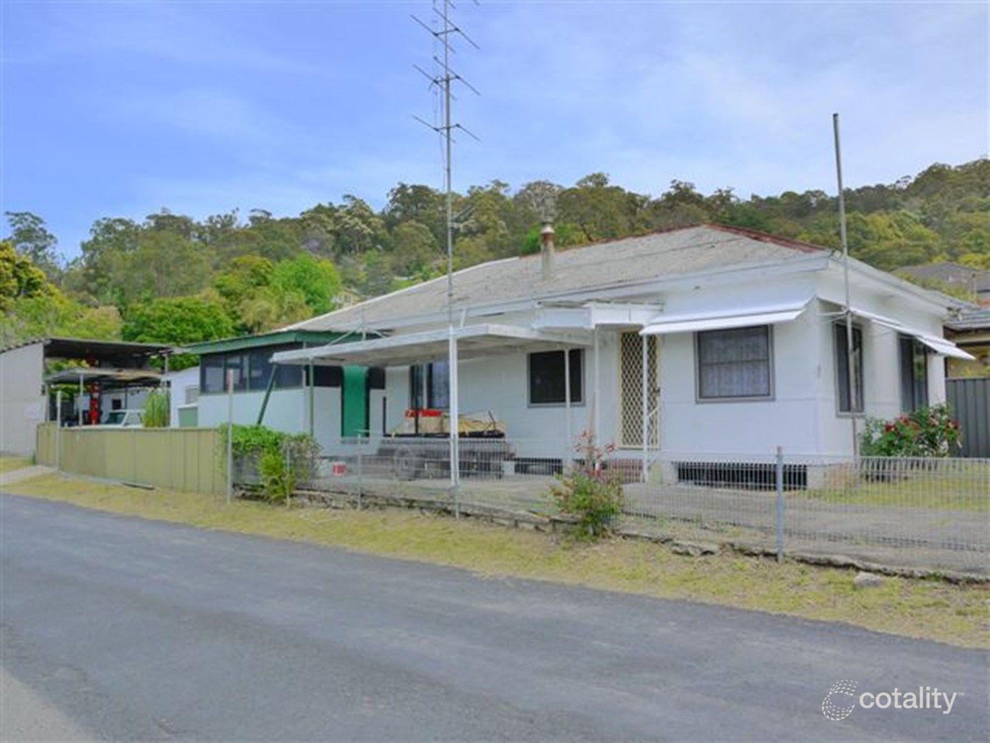 6 Talinga Ave, Point Clare, NSW 2250