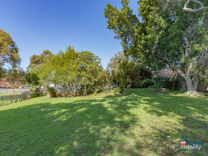 17 Gemsarna Cres, Kelmscott, WA 6111