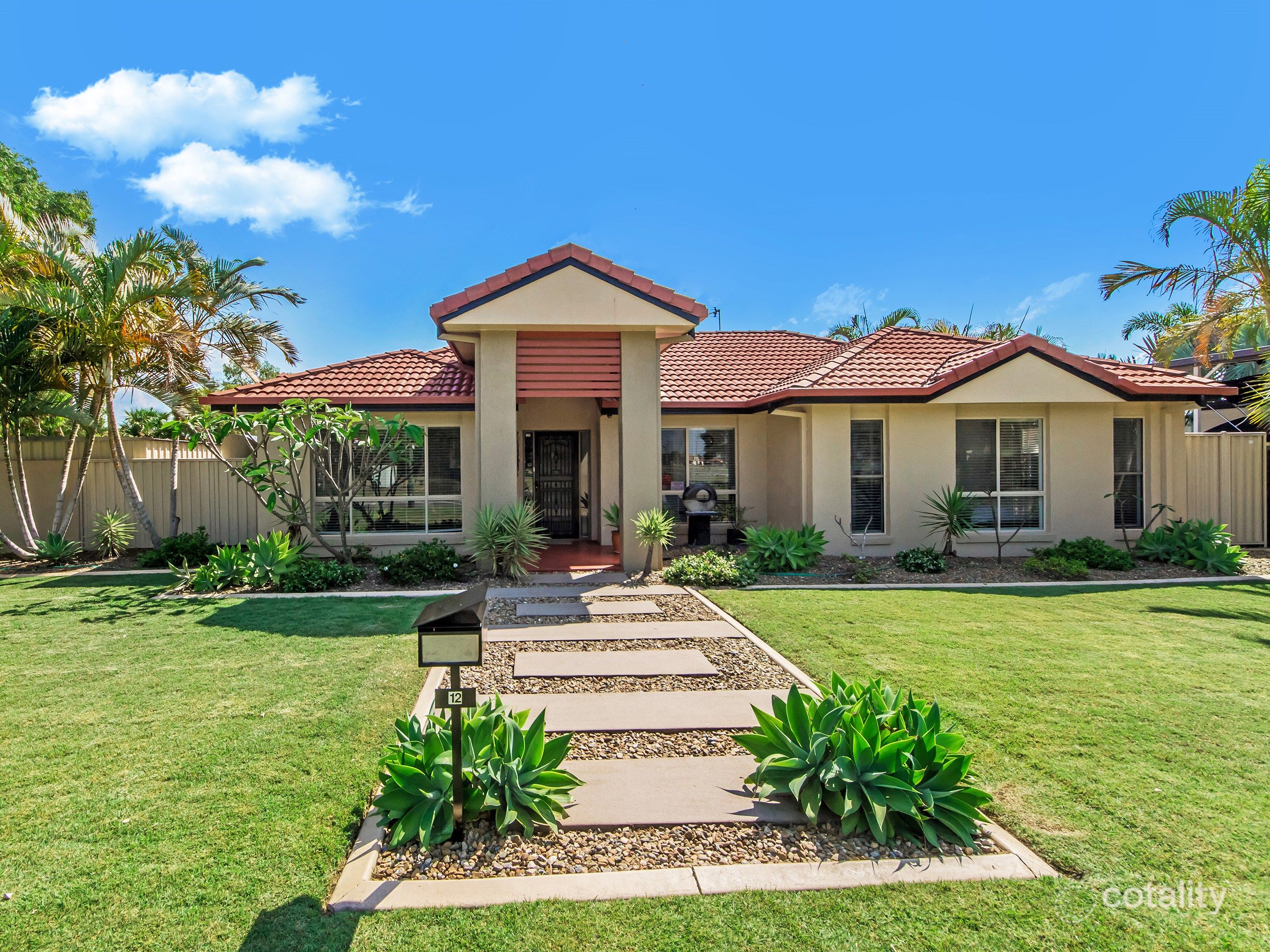 12 Dalley Park Dr, Helensvale, QLD 4212