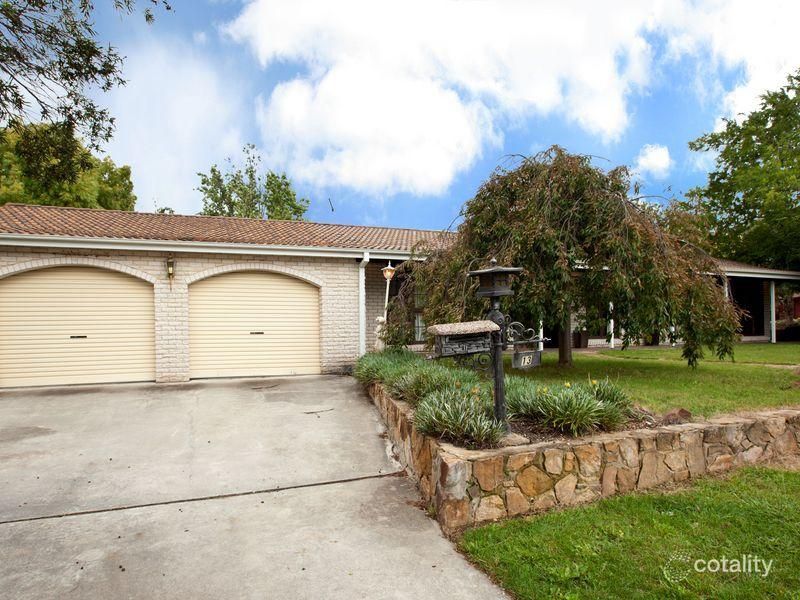 13 Deamer Cres, Chisholm, ACT 2905