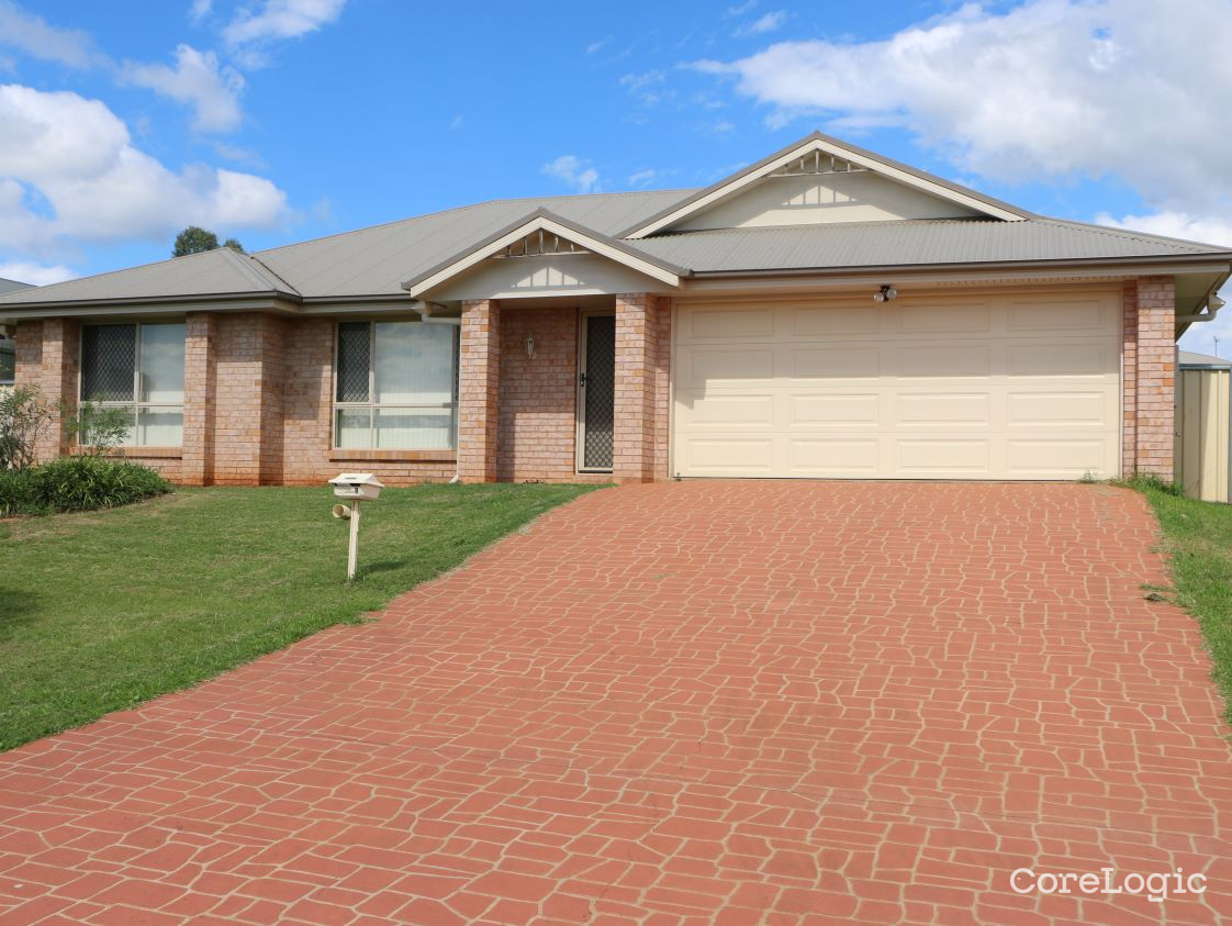 8 Campbell Dr, Highfields, QLD 4352