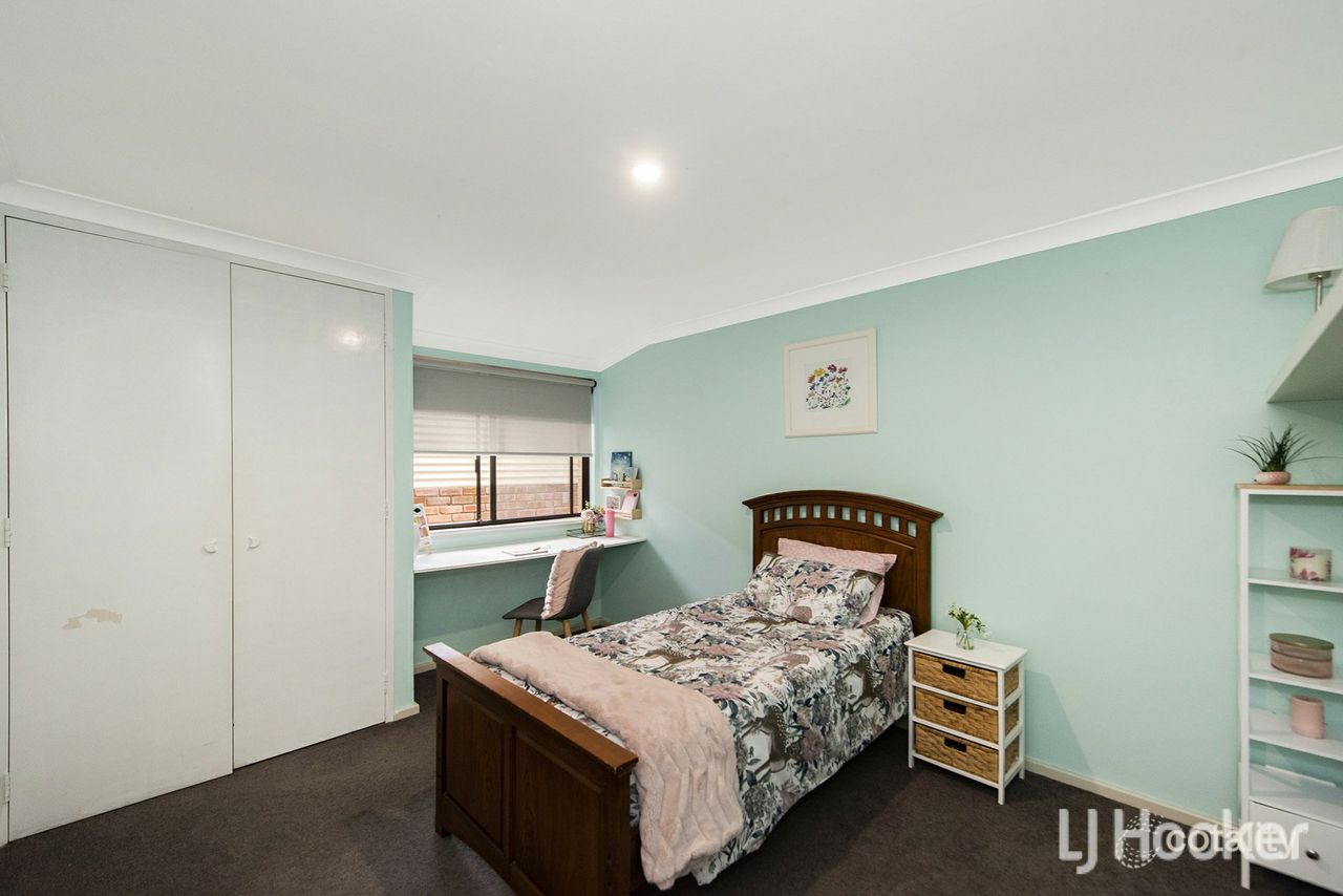 70 Regency Dr, Thornlie, WA 6108