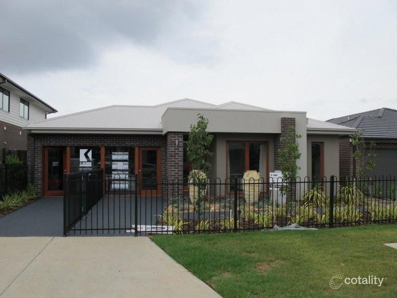 26 Peppermint Gr, Taylors Hill, VIC 3037