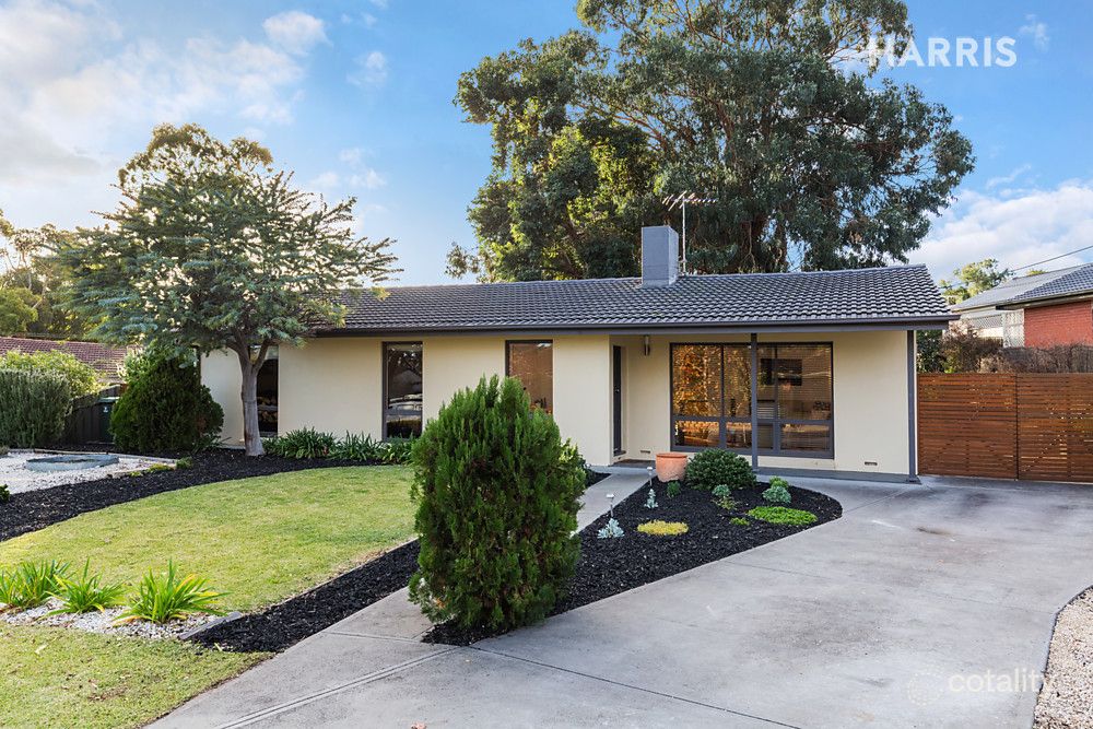 5 Roxanne Ave, Aberfoyle Park, SA 5159