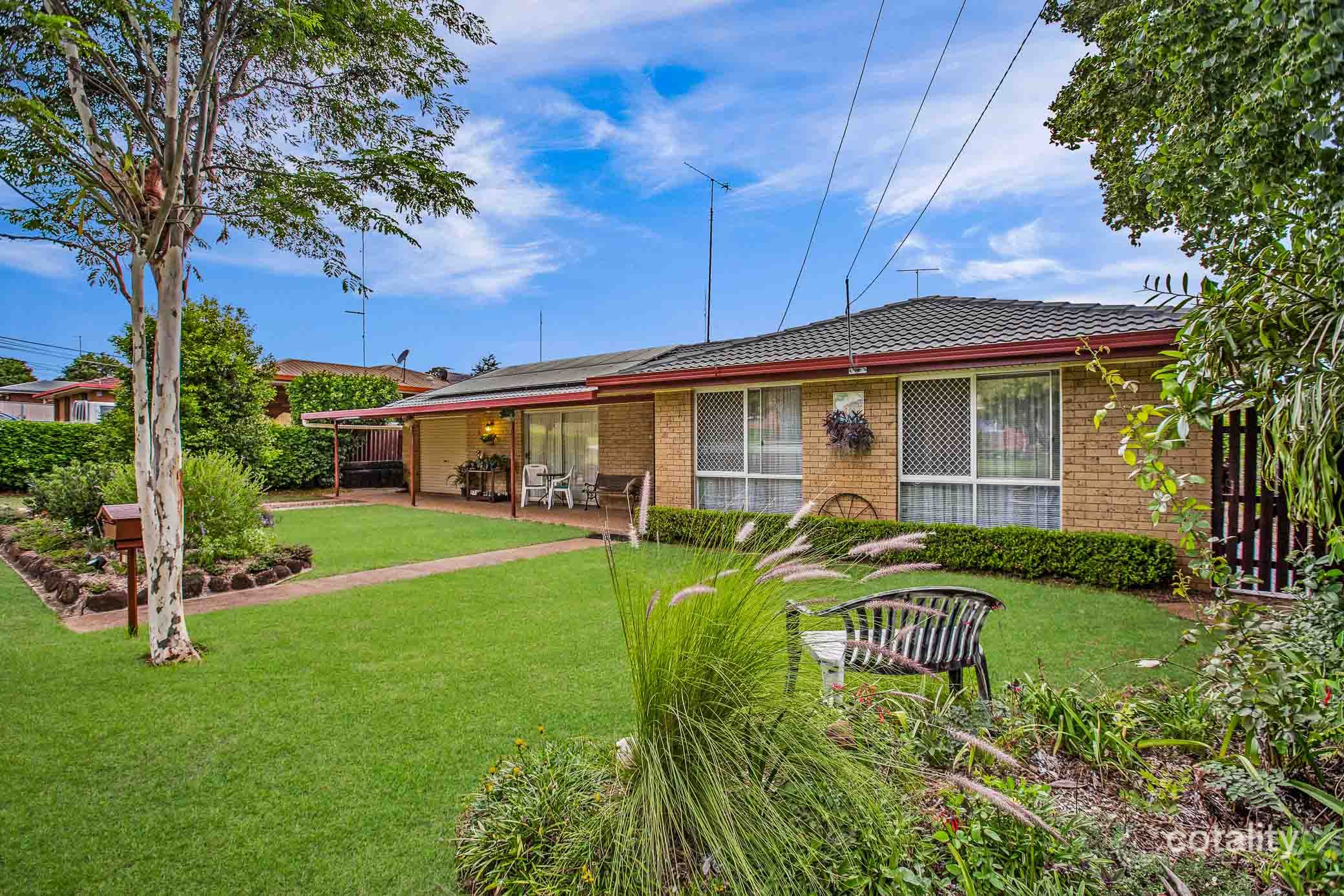10 Sapphire Ct, Kearneys Spring, QLD 4350