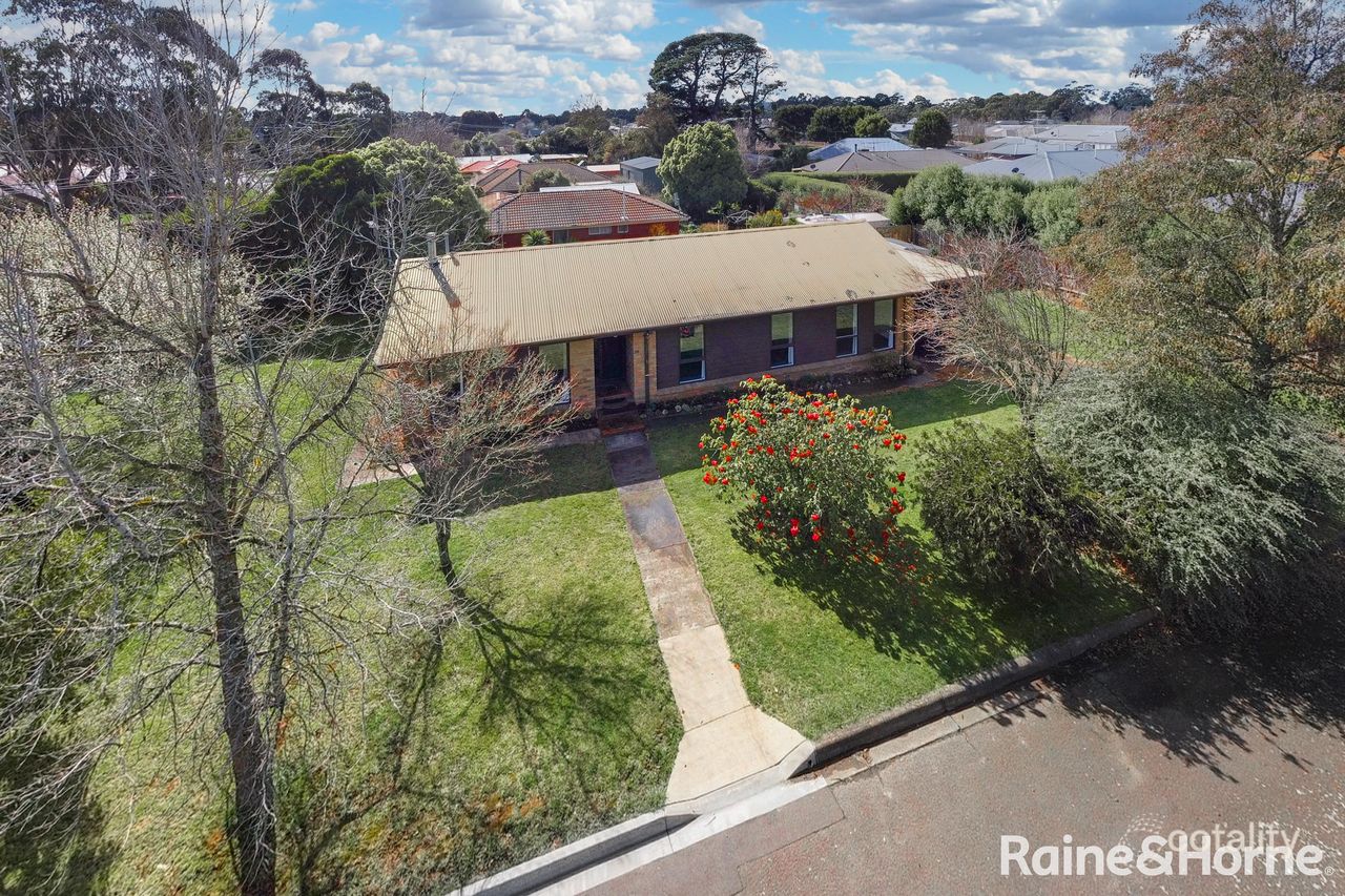 26 Stuart Dr, Woodend, VIC 3442