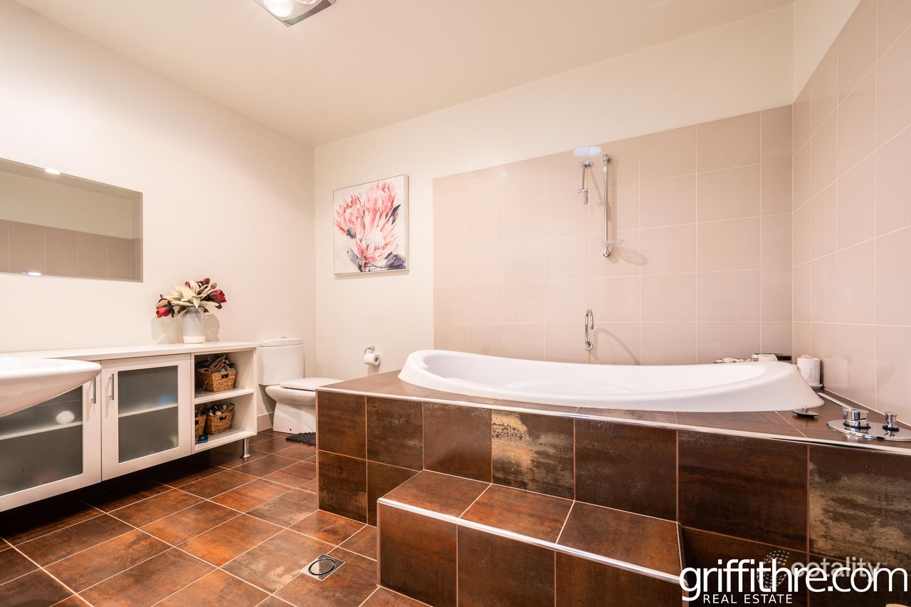 22 Bella Vista Dr, Lake Wyangan, NSW 2680