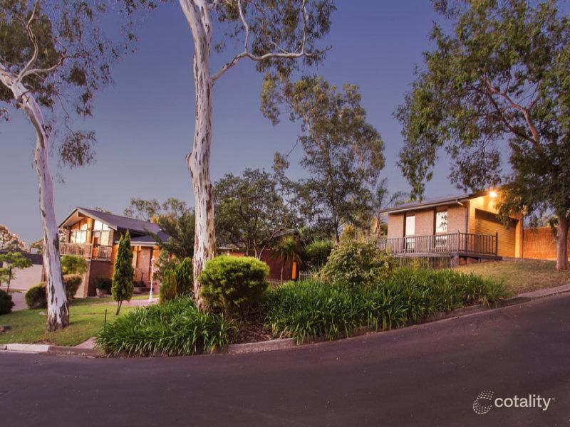 8 Ilfracombe Dr, Wattle Park, SA 5066