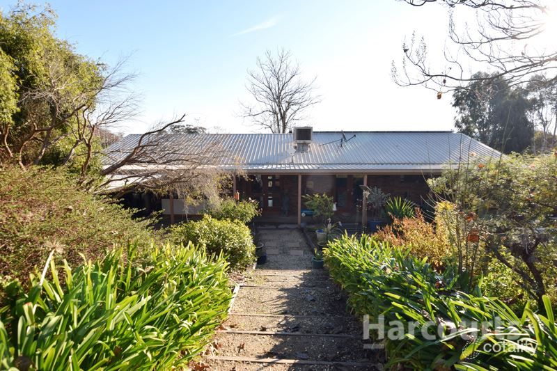28 Trezise St, Eldorado, VIC 3746