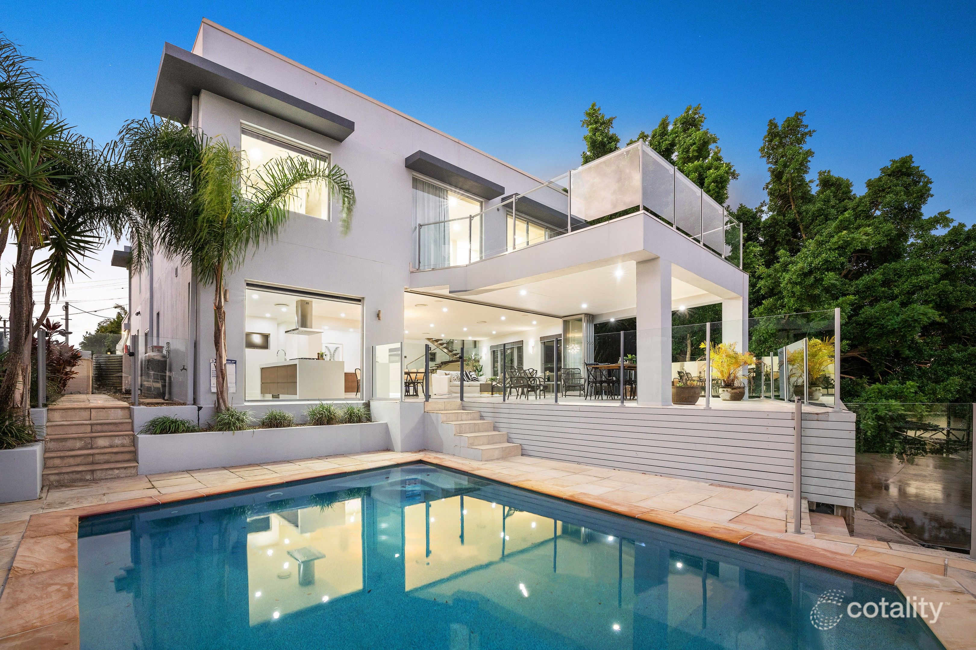 90 Monaco St, Broadbeach Waters, QLD 4218