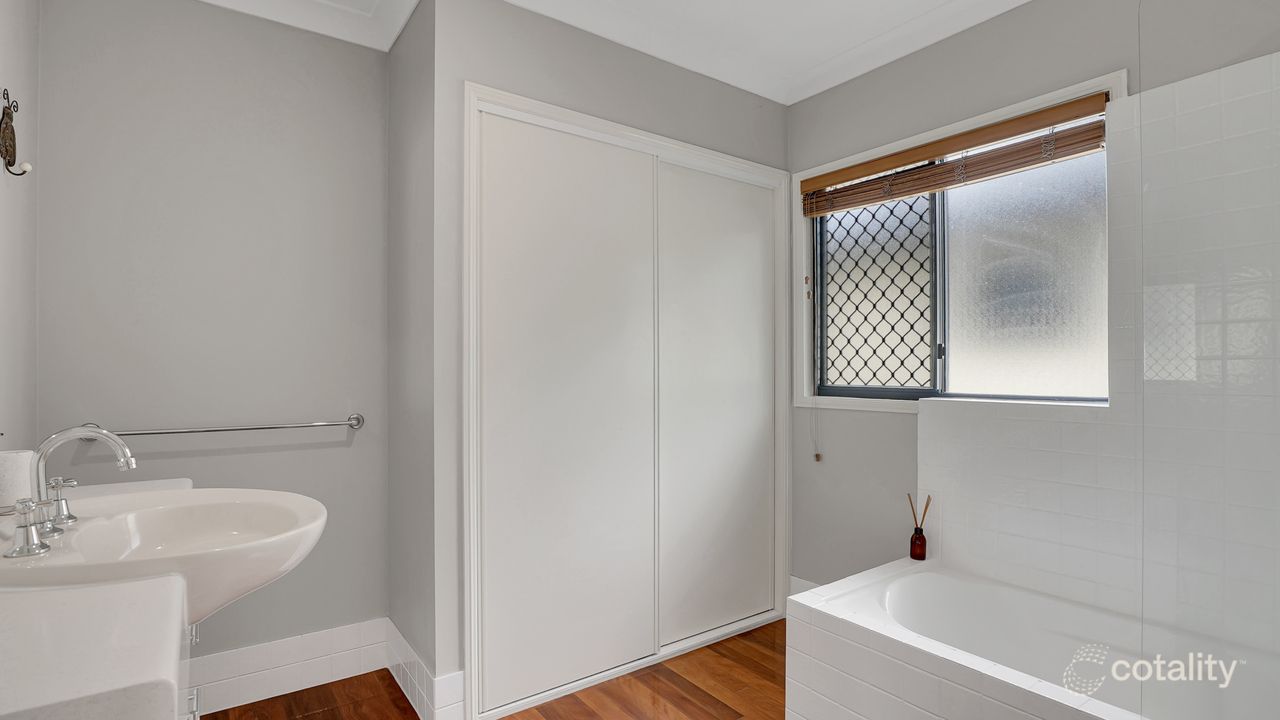 24 Macarthur Cl, Palm Cove, QLD 4879