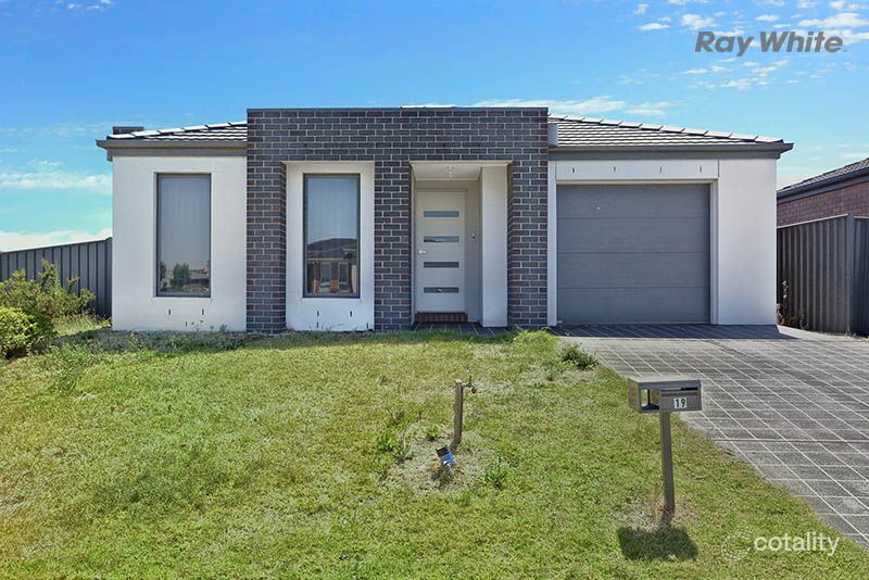 19 Edmondshaw Dr, Deer Park, VIC 3023