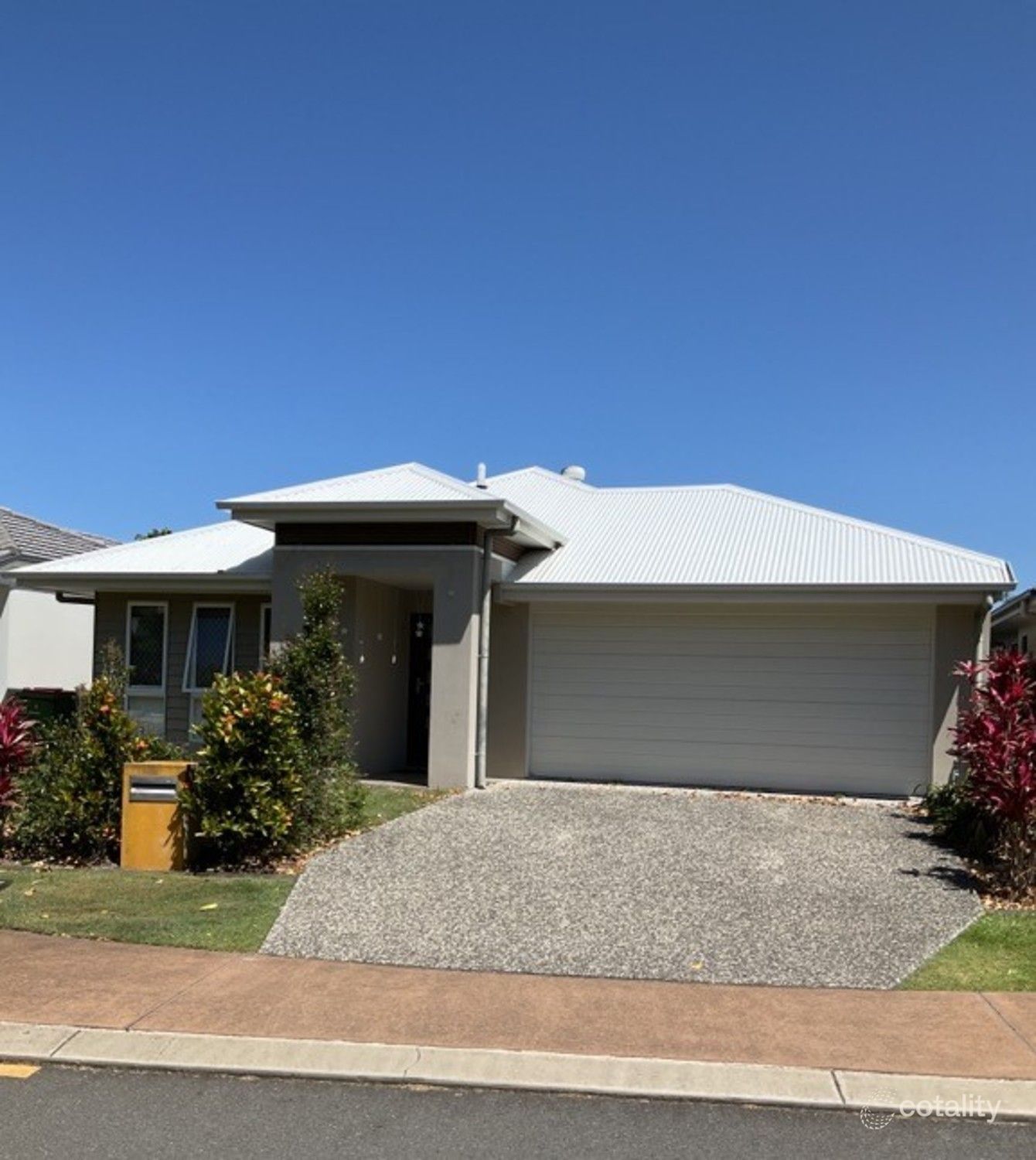 4 Keelson Cres, Hope Island, QLD 4212