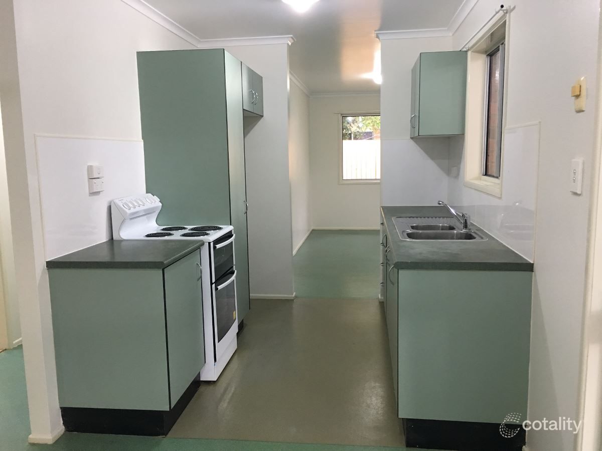 5 Rignold St, Mooroobool, QLD 4870