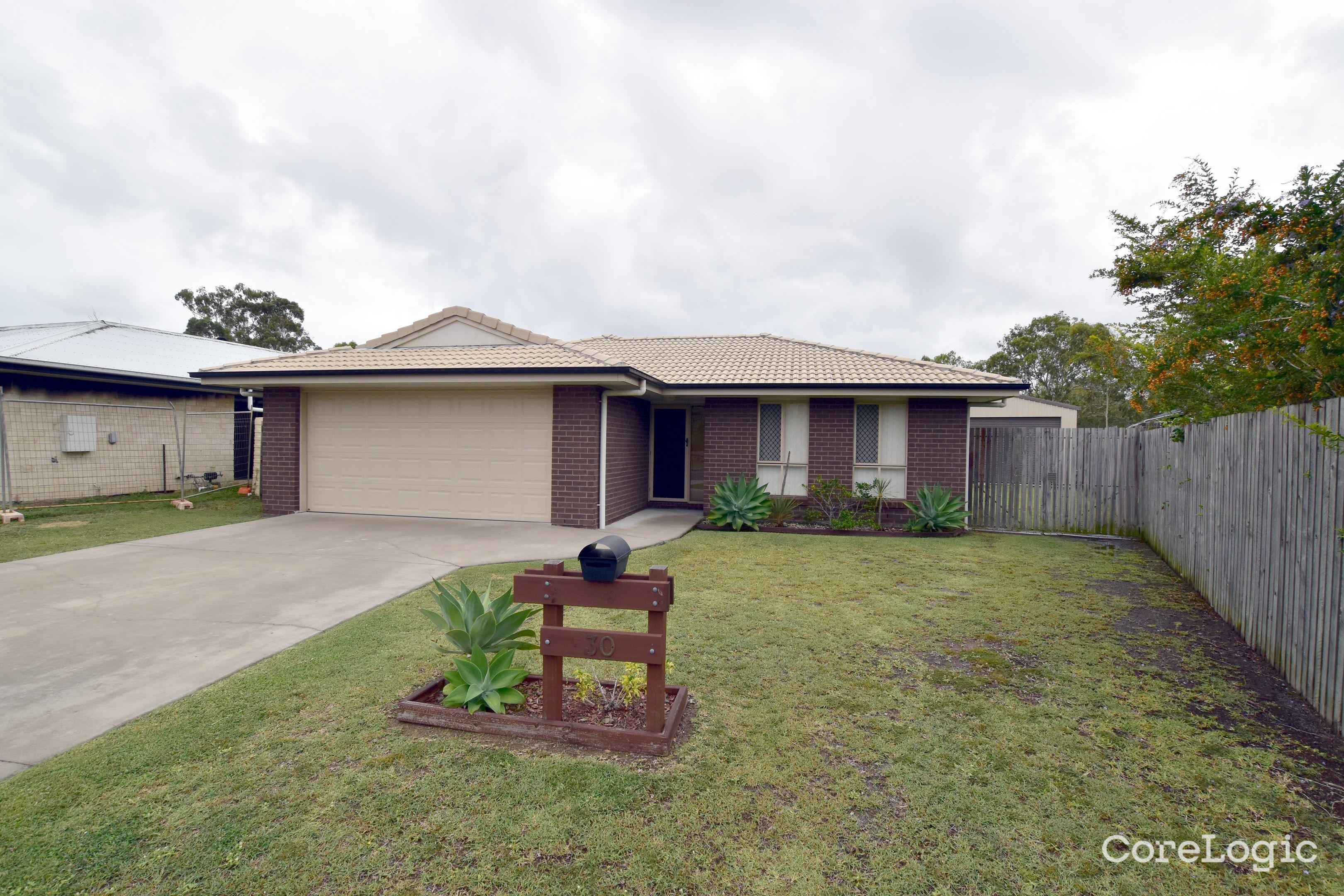 30 Dean St, Glen Eden, QLD 4680