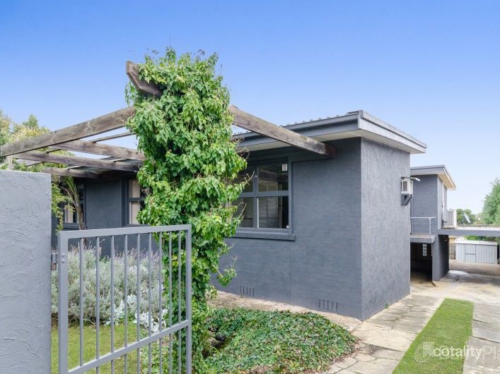 18 Glengarwyn Rd, Leopold, VIC 3224