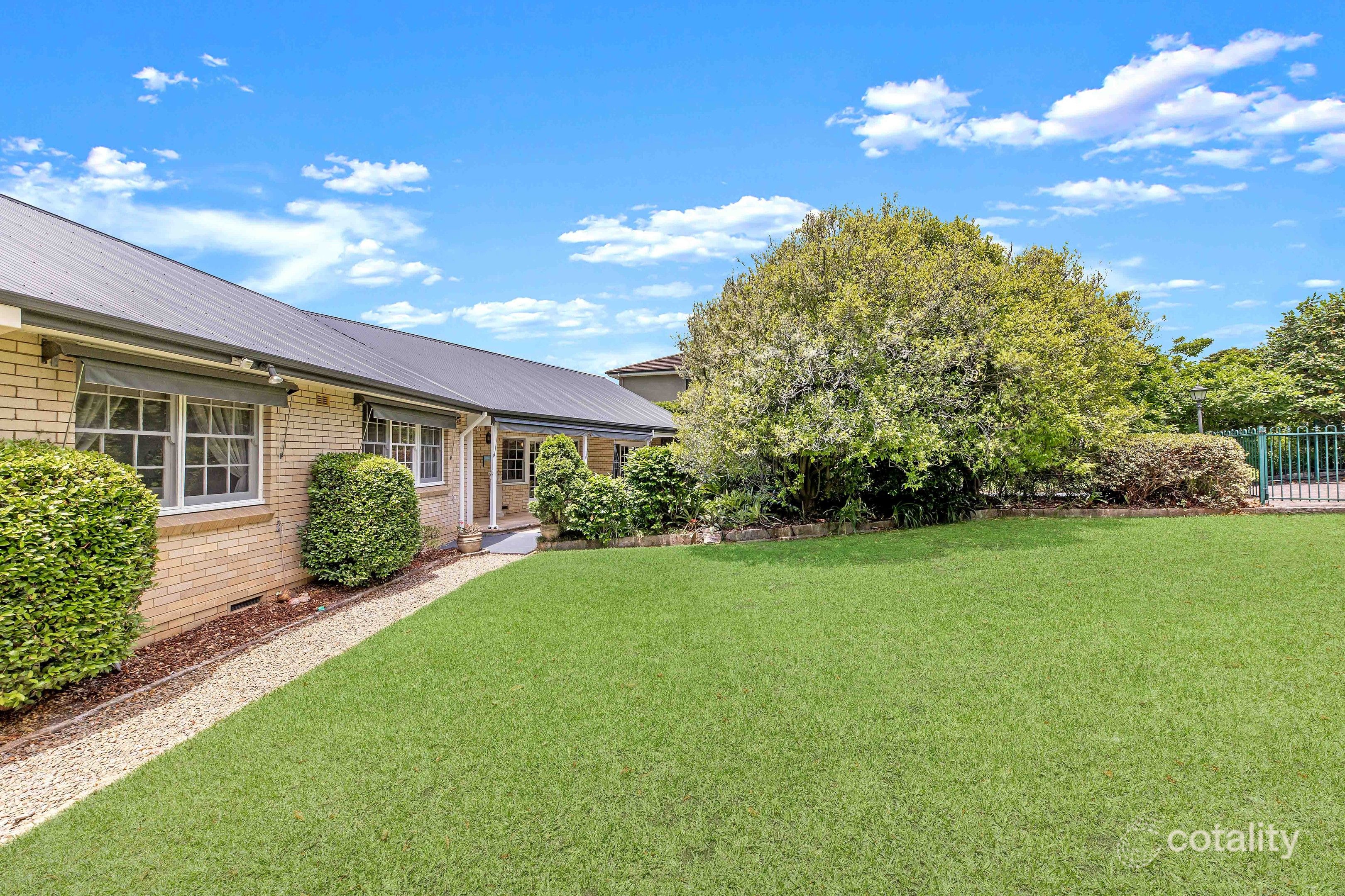 2 Hume Ave, St Ives, NSW 2075