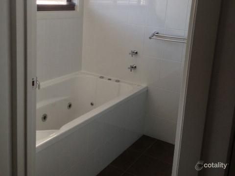 4 Linnell Dr, Beachport, SA 5280